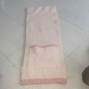 JUICY COUTURE LARGE KNIT SCARF WITH POCKETS